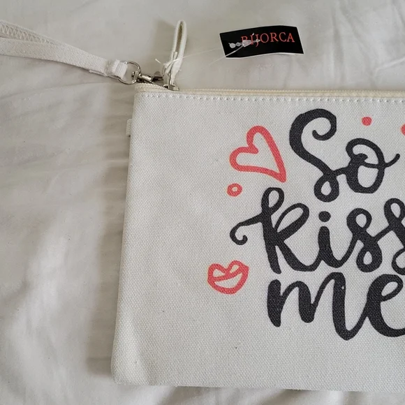 "So Kiss Me" make up bag clutch, NWT💗🎉🎊 - Picture 4 of 8